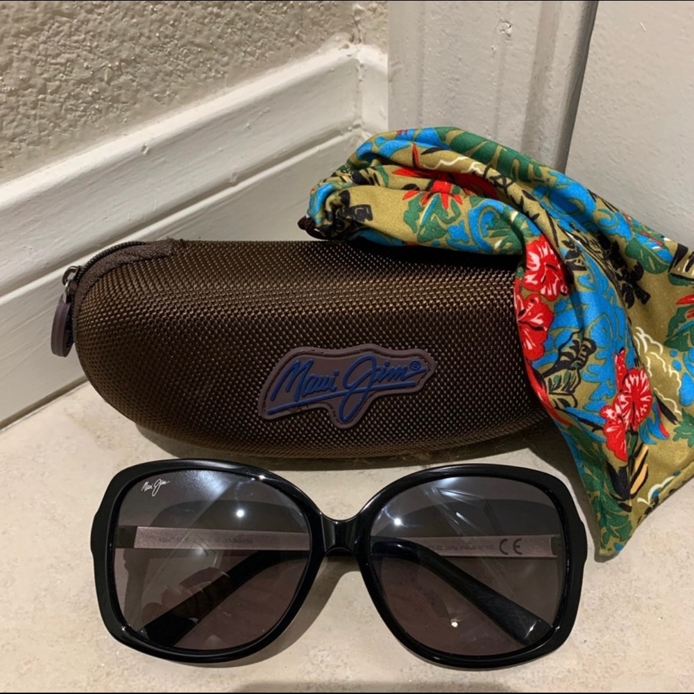 Maui Jim Melika Black sunglasses!